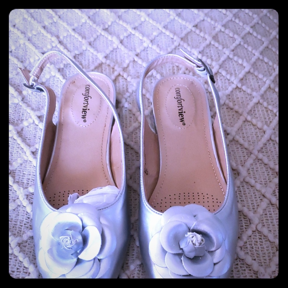 Flat shoes
